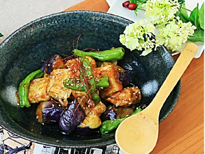 一口餃子となすのオイスター炒め